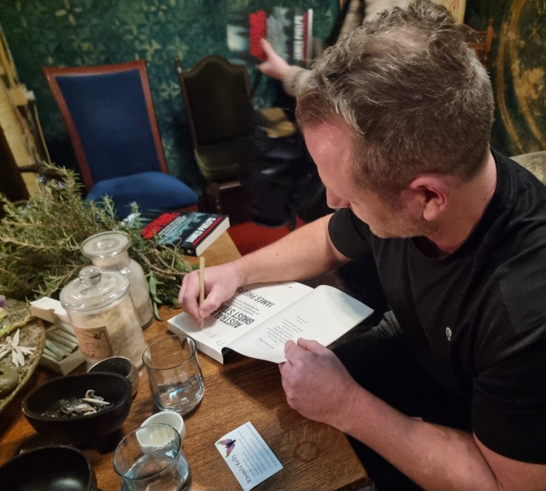 RhondaPsychic's tweet image. I enjoyed hearing haunted tales from James Phelps today. He signed my book with a cheeky 'boo'! I enjoyed Ghost Club on the weekend. 

#spellbox #Cauldron #GhostClub #Rhondakellysreadings #psychicmedium #psychic #medium #animalcommunication #melbournepsychic #melbourneclairvoyant