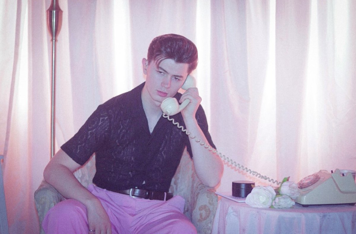 reaydreamersph's tweet photo. Love the setup, the outfit—everything about you, @elliotjamesreay 💓📞

#elliotjamesreay #attsilytour https://t.co/wVpLhdyiC0