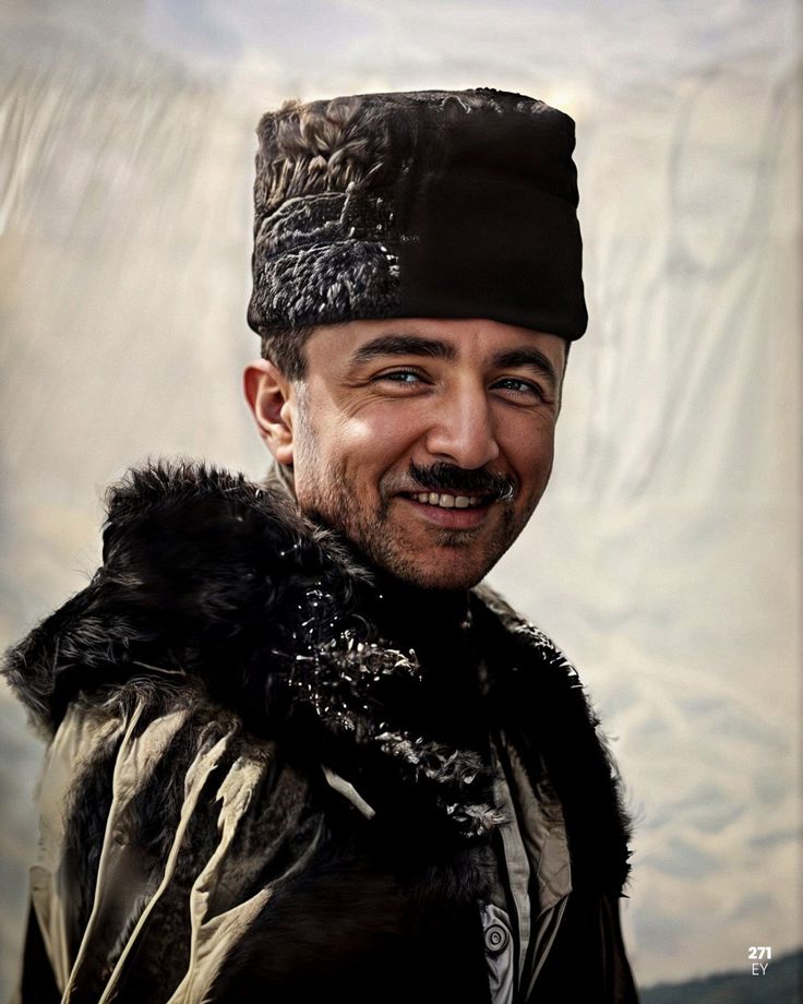 📍Tacikistan ,Çegan Tepesi 

Vatan Aşkıydı Bizimkisi.
Sevdalımıza Koşmak Yerine Mitralyözün Üzerine Koştuk Biz, Atımız Çatlarcasına.

Ben İsmail Enver; İTTİHAT TERAKKİ’den! 🇹🇷🐺