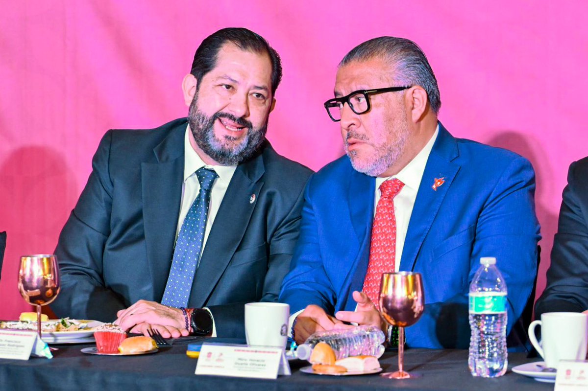 Congreso del Estado de México (@congresoedomex) on Twitter photo 📰 Participa <a href="/pacovazquezr/">Paco Vázquez</a> en ceremonia del Día de la y el Abogado
•El legislador Francisco Vázquez, presidente de la Junta de Coordinación Política del #CongresoEdomex, acompañó a <a href="/horacioduarteo/">Horacio Duarte Olivares</a>, secretario general de Gobierno del Estado de México, a la ‘Conmemoración del Día 📰 Participa <a href="/pacovazquezr/">Paco Vázquez</a> en ceremonia del Día de la y el Abogado
•El legislador Francisco Vázquez, presidente de la Junta de Coordinación Política del #CongresoEdomex, acompañó a <a href="/horacioduarteo/">Horacio Duarte Olivares</a>, secretario general de Gobierno del Estado de México, a la ‘Conmemoración del Día