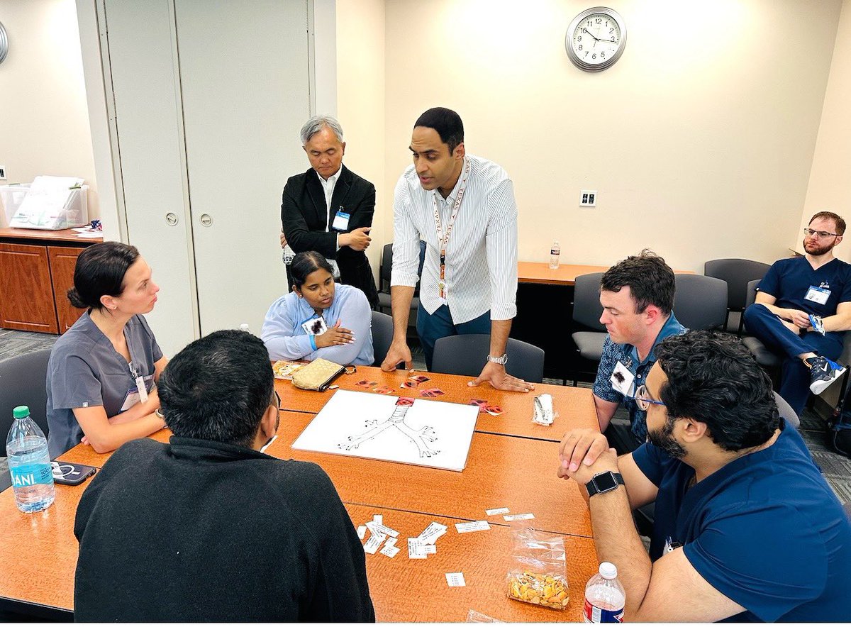 So great getting to see an attending proudly listening to their former fellow (now  an attending) teaching NEW fellows!

#SWRegionalBootCamp
#MDAPulmonary <a href="/sfaiz212/">S Faiz</a> #MedEd #PCCM #CCM #Simulation