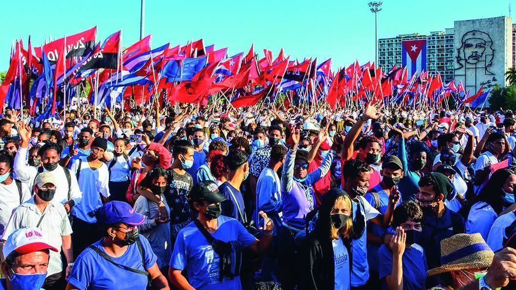 Yuniel (@yuniellabacena) on Twitter photo Como dijo en su momento el Presidente <a href="/DiazCanelB/">Miguel Díaz-Canel Bermúdez</a> aquel 11 de julio "el pueblo salió a las calles a defender la Revolución, los jóvenes salieron a las calles a defender la Revolución, y en mucho menos de 24 horas ya no había disturbios y se habían apagado los hechos vandálicos". Como dijo en su momento el Presidente <a href="/DiazCanelB/">Miguel Díaz-Canel Bermúdez</a> aquel 11 de julio "el pueblo salió a las calles a defender la Revolución, los jóvenes salieron a las calles a defender la Revolución, y en mucho menos de 24 horas ya no había disturbios y se habían apagado los hechos vandálicos".