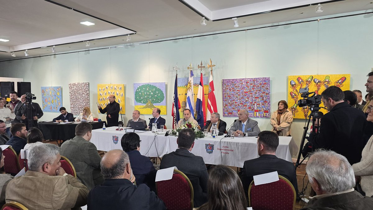 Intendencia de Florida (@floridaidf) on Twitter photo El Ingeniero <a href="/EnzoViscailuz/">Enzo Viscailuz</a> es el nuevo presidente de la Junta Departamental de Florida, en la primera sesión del quinquenio se encuentra presente en sala el Intendente <a href="/PajaroEnciso/">Carlos Enciso Christiansen</a> El Ingeniero <a href="/EnzoViscailuz/">Enzo Viscailuz</a> es el nuevo presidente de la Junta Departamental de Florida, en la primera sesión del quinquenio se encuentra presente en sala el Intendente <a href="/PajaroEnciso/">Carlos Enciso Christiansen</a>