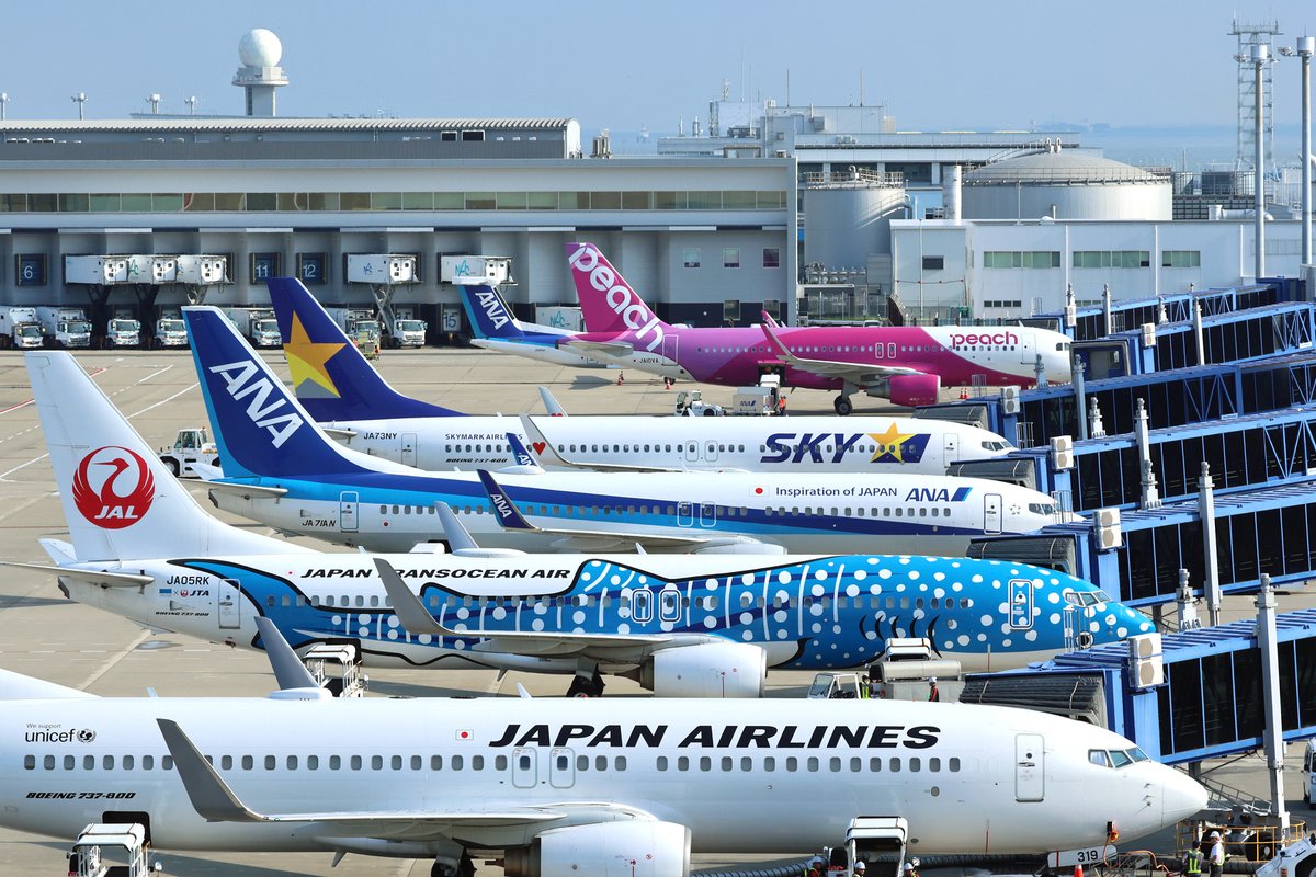 空港にて 白いジャンボジェット/成田空港にて | MGT Greenjet 飛行機撮影記