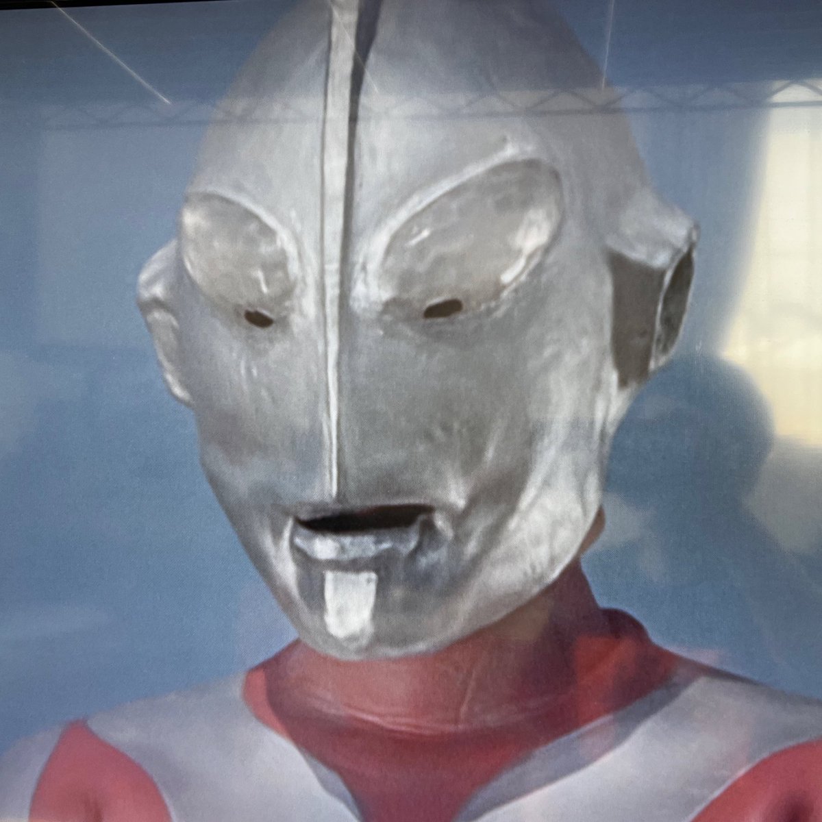 昨日の4K「ウルトラマン」第1話を見て違和感があったのが、
屋外で撮影されたウルトラマンの目の光り方。

←4K                               HDリマスター→

やっぱり目の光量をイジってますね。