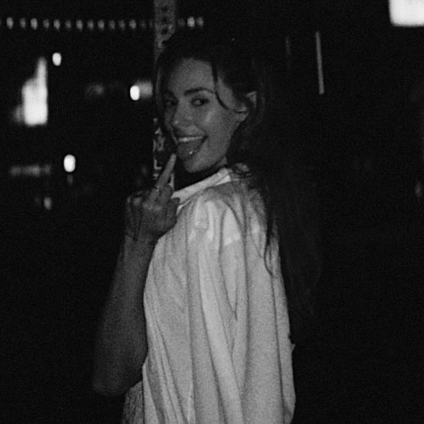 rcssells's tweet image. shes incredibly sexy but she has to do something silly every 5 seconds or she will die