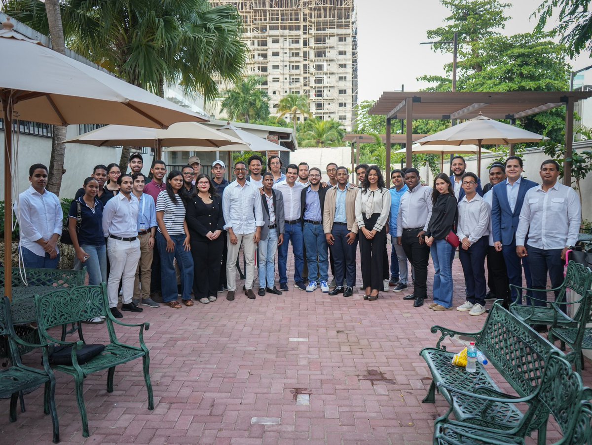 Siempre es gratificante compartir con jóvenes líderes en formación.

Gracias a <a href="/CipPucmm/">IdeasPolíticas Pucmm</a> por la invitación a conversar sobre el éxito de la política del agua del gobierno del presidente Luis Abinader, los proyectos que ejecutamos desde <a href="/INAPAGOB/">INAPA - República Dominicana</a> el rol transformador de la