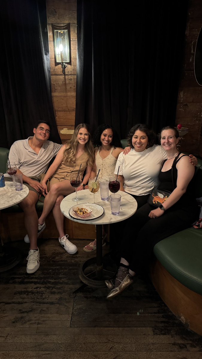 BCMGSRes's tweet image. July 1st is rarely scary at @BCM_Surgery since everyone starts on June 24th 👀
It’s been just over two weeks since our new interns started and they’re already in full swing. Cheers to the next 5-7 years! #BaylorMade