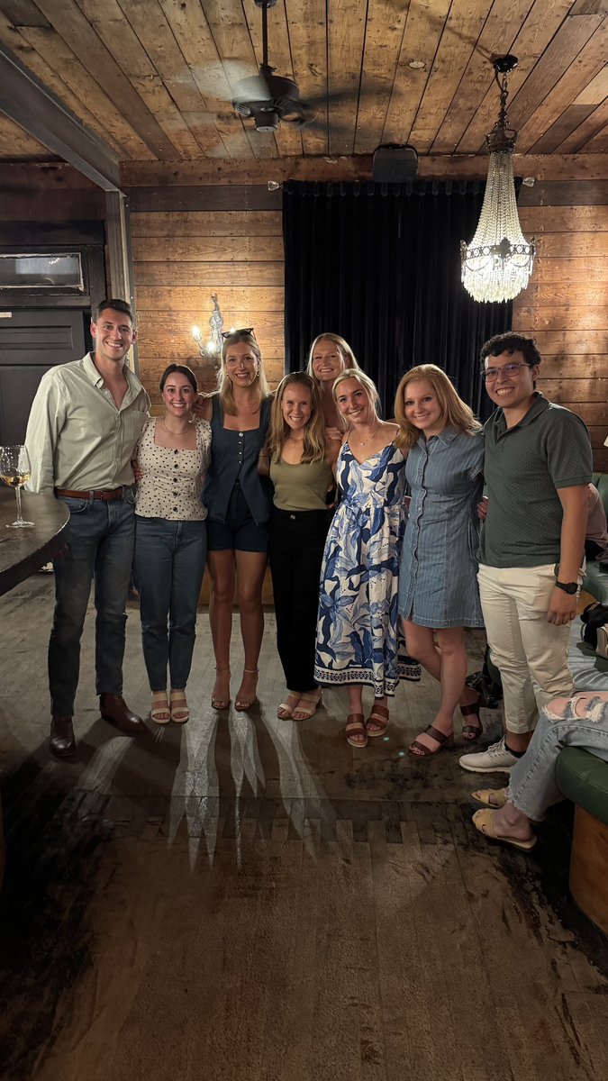 BCMGSRes's tweet image. July 1st is rarely scary at @BCM_Surgery since everyone starts on June 24th 👀
It’s been just over two weeks since our new interns started and they’re already in full swing. Cheers to the next 5-7 years! #BaylorMade