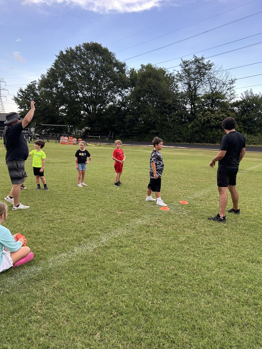 TheREALCoach_B's tweet image. Today’s Wildcats helping tomorrows! #We &amp;gt; #Me