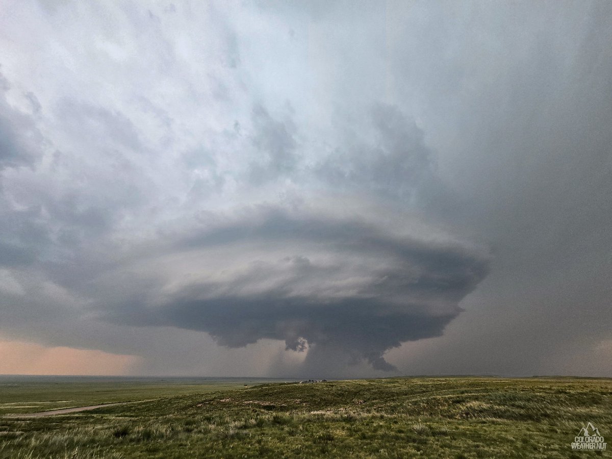 ColoradoWXNut's tweet image. GROVER GROOVIN!!!! HUGE MOTHERSHIP!!! OMG!
#cowx #Colorado @NWSBoulder