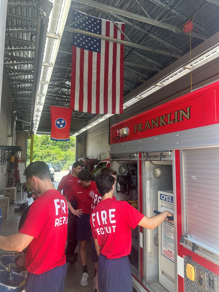 FranklinFire's tweet image. FFD RECRUIT ACADEMY RECAP: This week, the recruits began learning about their Firefighter Personal Protective Equipment (PPE), which includes a helmet, gloves, turnouts, and a self-contained breathing apparatus (SCBA).
Lieutenant–Paramedic Terry Storey explained how the SCBA…