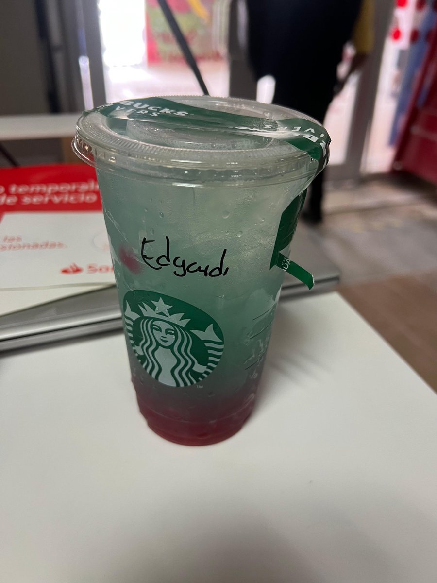 Edd Reyes 💫 (@soyeddreyes) on Twitter photo O sea <a href="/StarbucksMex/">Starbucks México</a> si no es una cosa es otra 😅 ya es personal o qué.
Pido una cosa, me mandan otra, así ni me llamo… changos 🤨 O sea <a href="/StarbucksMex/">Starbucks México</a> si no es una cosa es otra 😅 ya es personal o qué.
Pido una cosa, me mandan otra, así ni me llamo… changos 🤨