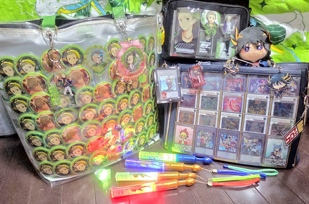 kinamirrr's tweet photo. これはSideM10thライブと、遊戯王25thライブと、5D'sポップアップショップがすべて同日開催されることにより生まれたオタクのキメラの荷物！
立川秋葉原横浜対戦よろしくお願いします！
キメラの同類いたら仲良くしようね😇 https://t.co/OSA7HU2Odj