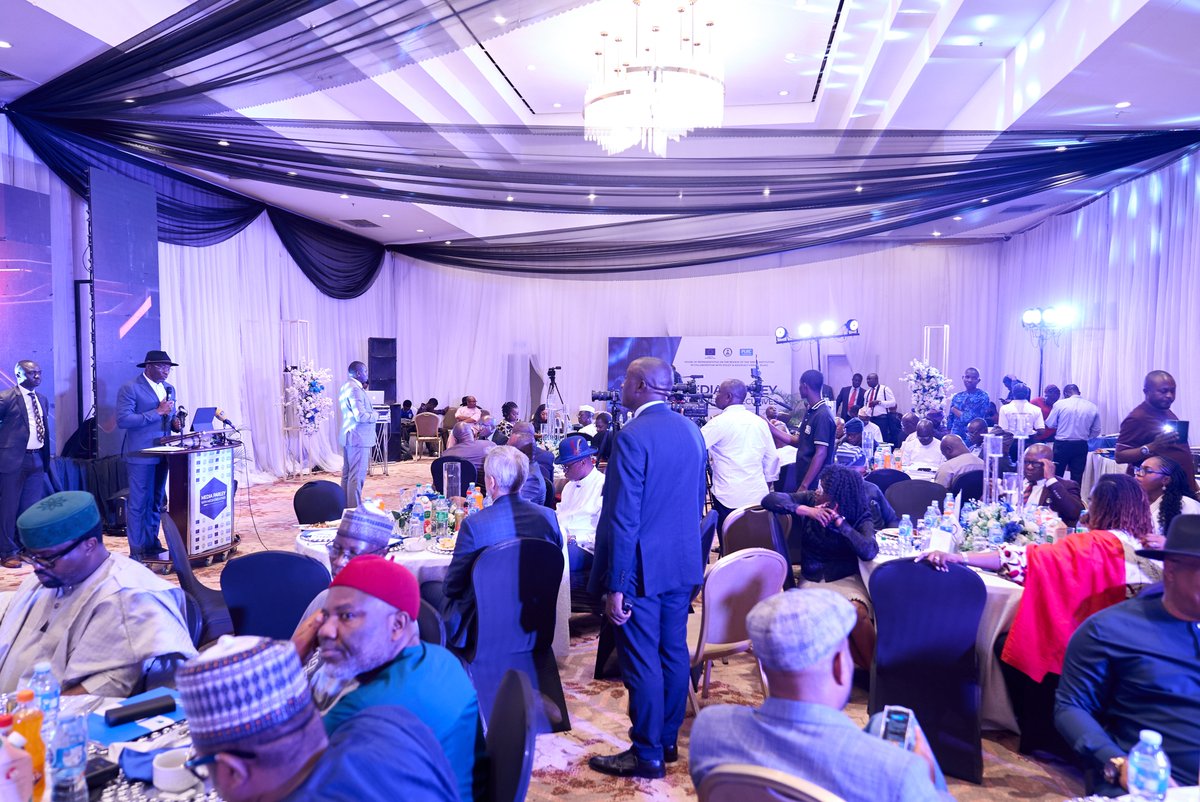 EU_SDGN's tweet image. In Abuja, the @HouseNGR Constitution Review Committee, with @PLACNG and EU support, engaged the Nigeria Guild of Editors on the media’s role in shaping a people-driven, inclusive constitution. 🇪🇺 Amb. Mignot reaffirmed EU support for gender equity.
#EUinNigeria #EU4DemocracyNG