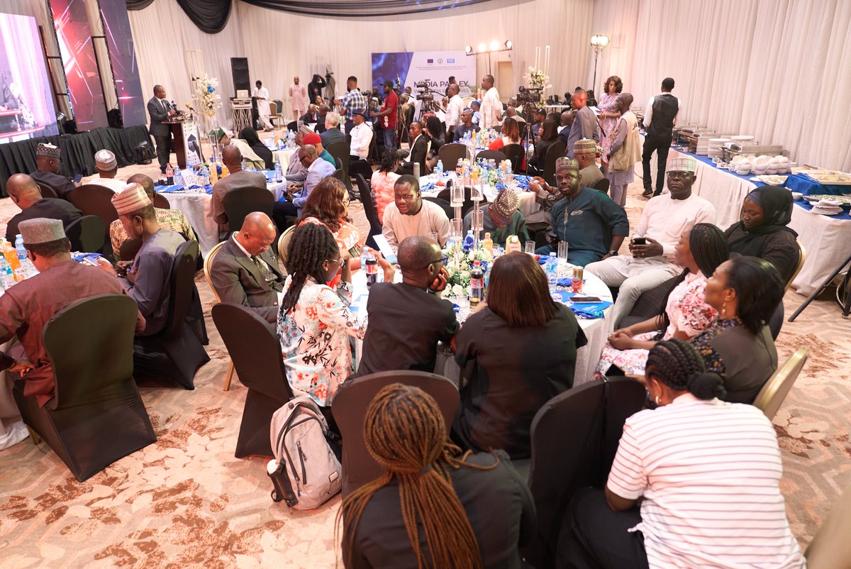 EU_SDGN's tweet image. In Abuja, the @HouseNGR Constitution Review Committee, with @PLACNG and EU support, engaged the Nigeria Guild of Editors on the media’s role in shaping a people-driven, inclusive constitution. 🇪🇺 Amb. Mignot reaffirmed EU support for gender equity.
#EUinNigeria #EU4DemocracyNG