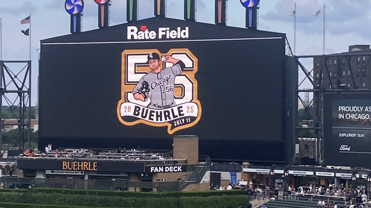 Crayestout's tweet image. One of the best to wear a baseball uniform and the White Sox were fortunate to have Mark Buehrle wearing their uniform. Now a statute is fittingly at Rate Field.