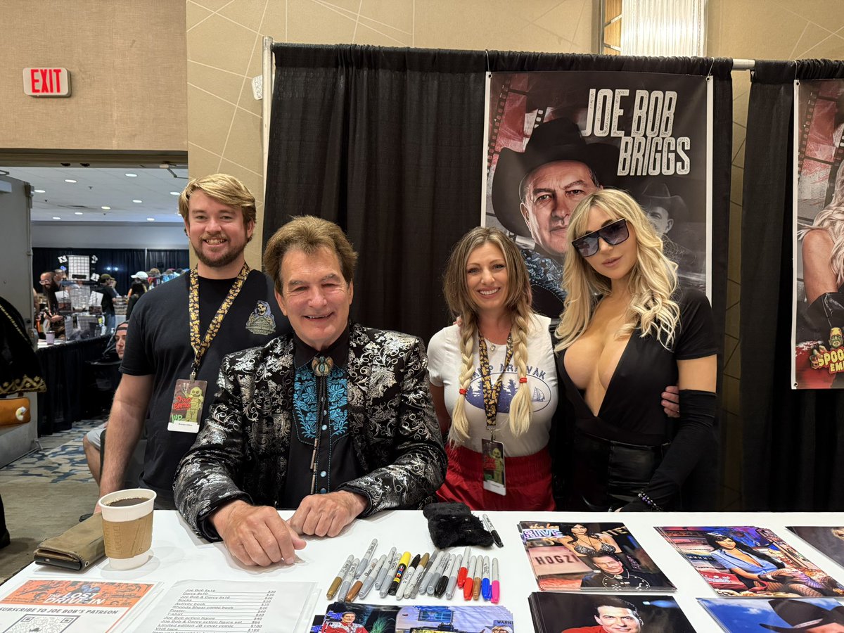 Kendra Kopp 👻 (@kendra_kopp) on Twitter photo Happy #thelastdrivein night! 👻 my husband and I were lucky enough to meet <a href="/therealjoebob/">Joe Bob Briggs</a> and <a href="/kinky_horror/">Diana “Darcy the Mail Girl” Prince 🤠💌</a> last month at <a href="/SpookyEmpire/">Spooky Empire</a>
They’re so amazing - thank you both for all you do for the #mutantfam @shudder 🧟 let’s get wolf-y on this full moon Friday! 🐺 🌕 Happy #thelastdrivein night! 👻 my husband and I were lucky enough to meet <a href="/therealjoebob/">Joe Bob Briggs</a> and <a href="/kinky_horror/">Diana “Darcy the Mail Girl” Prince 🤠💌</a> last month at <a href="/SpookyEmpire/">Spooky Empire</a>
They’re so amazing - thank you both for all you do for the #mutantfam @shudder 🧟 let’s get wolf-y on this full moon Friday! 🐺 🌕