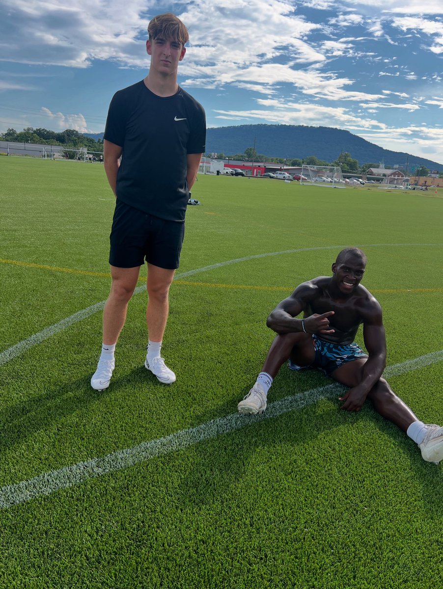 Big dawg Zion utc line backer and Ethan from meigs county in the lab working together on line backer drills !! A great session today out of them!! #valleyofresults #BlessedUp @ethanshaver05  @z1on.rutledge