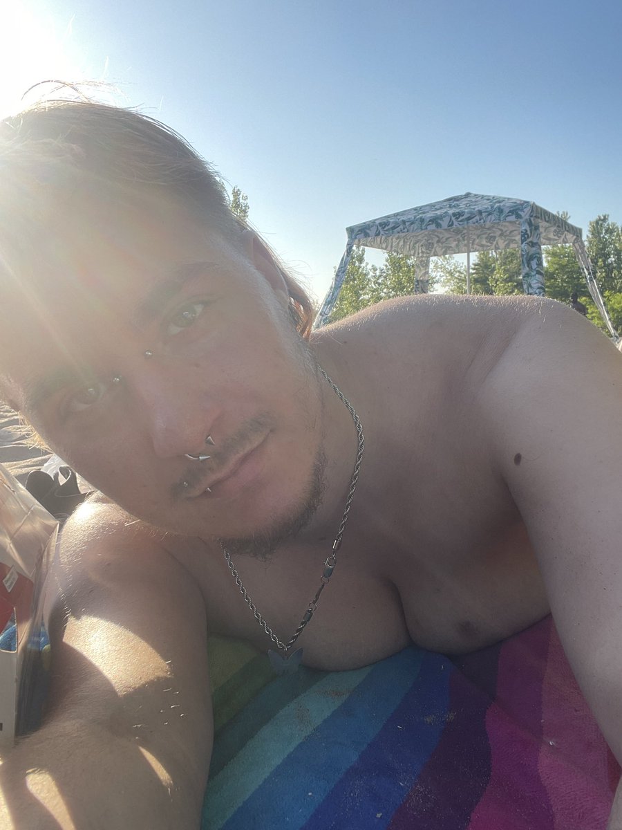 FelixHearton's tweet photo. You don’t understand I had to strip naked…how else would I keep an even tan?😜 https://t.co/feSoLRylXp