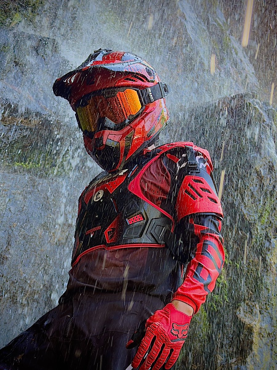 I'm just curious 👀 do you like this kind of photo? btw the water was really cold 🥶