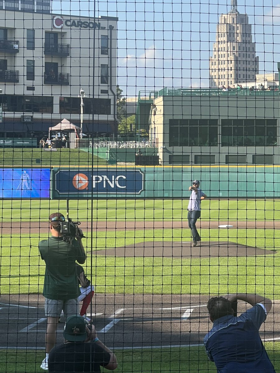 OneNationJustin's tweet image. A fun evening of Fort Wayne TinCaps baseball on DC Superhero Night as they battle against the Quad Cities River Bandits, High-A affiliate of the Kansas City Royals! 🤠 vs 🍎 #CapsOn #BigFun #RiverBandits #TinCaps #Royals #Padres 🦇🦸🏻‍♂️🦹🏼‍♂️ #FountainsUp  #ForTheFaithful