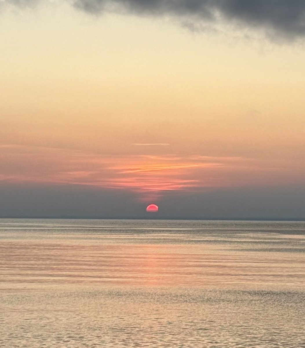 KochJanet625's tweet photo. North shore sunset https://t.co/yNNHBTeWLv