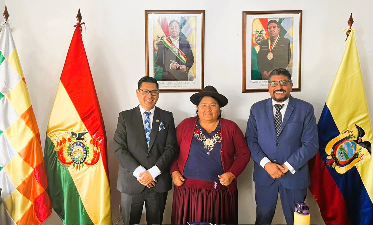 Asistimos al Procurador y al Subprocurador del Estado, en su visita a la ciudad de Quito.

Nuestra respuesta a los desafíos es el trabajo permanente.

<a href="/LuchoXBolivia/">Luis Alberto Arce Catacora (Lucho Arce)</a>