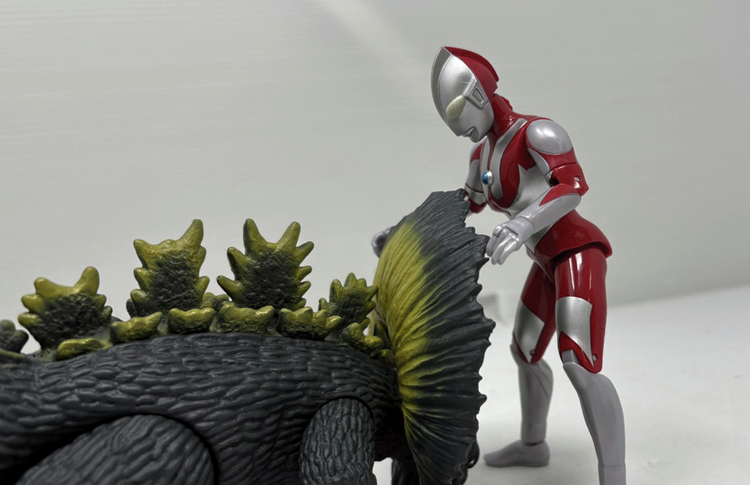 bandai_ultratoy's tweet image. 【2次予約受付中!】
ムービーモンスターシリーズ×ウルトラ怪獣アドバンス
「エリ巻恐竜 #ジラース」 は、大好評予約再開中!!
p-bandai.jp/item/item-1000…
戦いの後、外したエリを戻してあげる #ウルトラマン に優しさを感じていたら、
思ったよりザックリ付けて去って行くシーンが好きです。