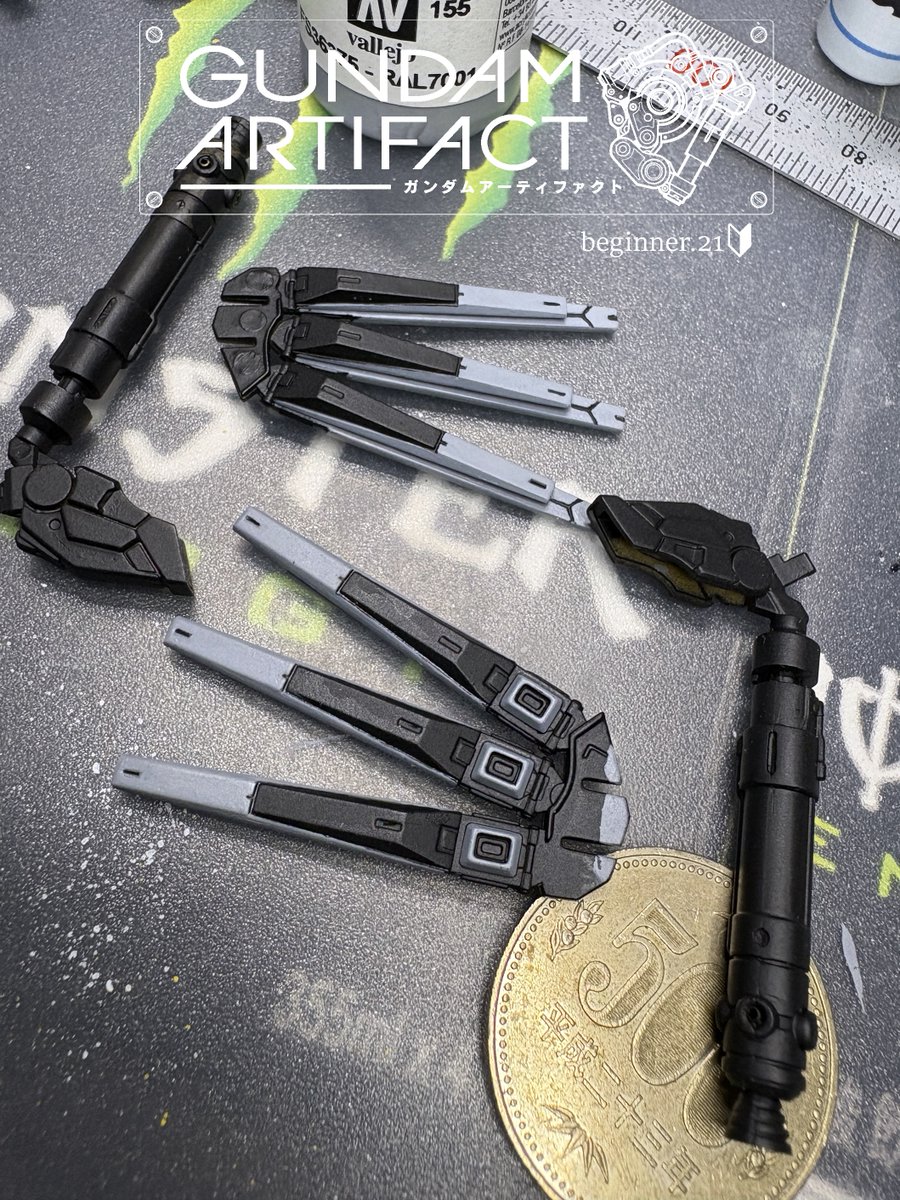 21Beginner's tweet image. いいね/リプライ/リポストありがとうございます🙇♀️
#ガンダムアーティファクト
第1弾再販記念 #Hiνガンダム
ファンネル左右両軍の1色目下地塗装という名の
写経完了🙏
写経の効果
”筆を動かす行為に集中することで、心が落ち着き、リラックスできます” (BATON HPより引用)
「そんな気がするw😁」
