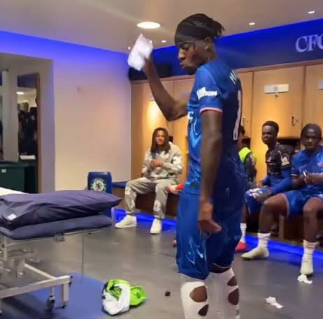 Estrongmusic's tweet image. I can&apos;t imagine Noni Madueke in a Arsenal jersey 
Tell me it&apos;s not true guys 🤦🏾‍♂️😪
Anyways 💙!