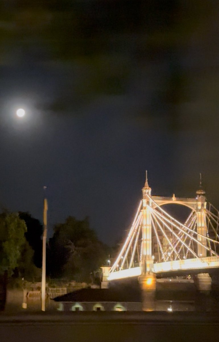 JimDavisOnAir's tweet image. Tried to snap the #FullMoon over #AlbertBridge from my cab! Best I could grab… #BuckMoon 🌕