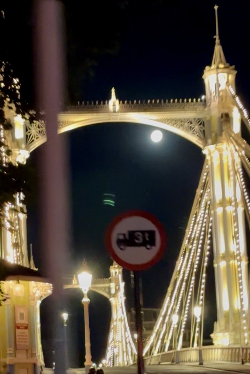 JimDavisOnAir's tweet image. Tried to snap the #FullMoon over #AlbertBridge from my cab! Best I could grab… #BuckMoon 🌕