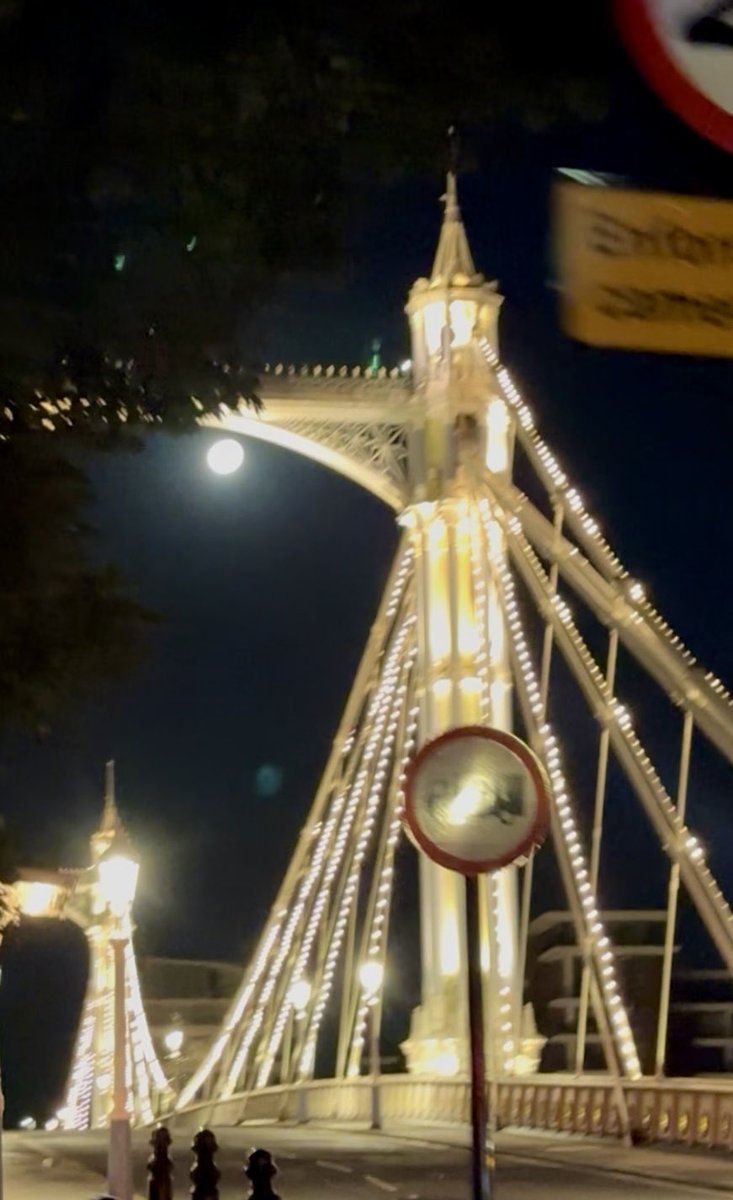 JimDavisOnAir's tweet image. Tried to snap the #FullMoon over #AlbertBridge from my cab! Best I could grab… #BuckMoon 🌕