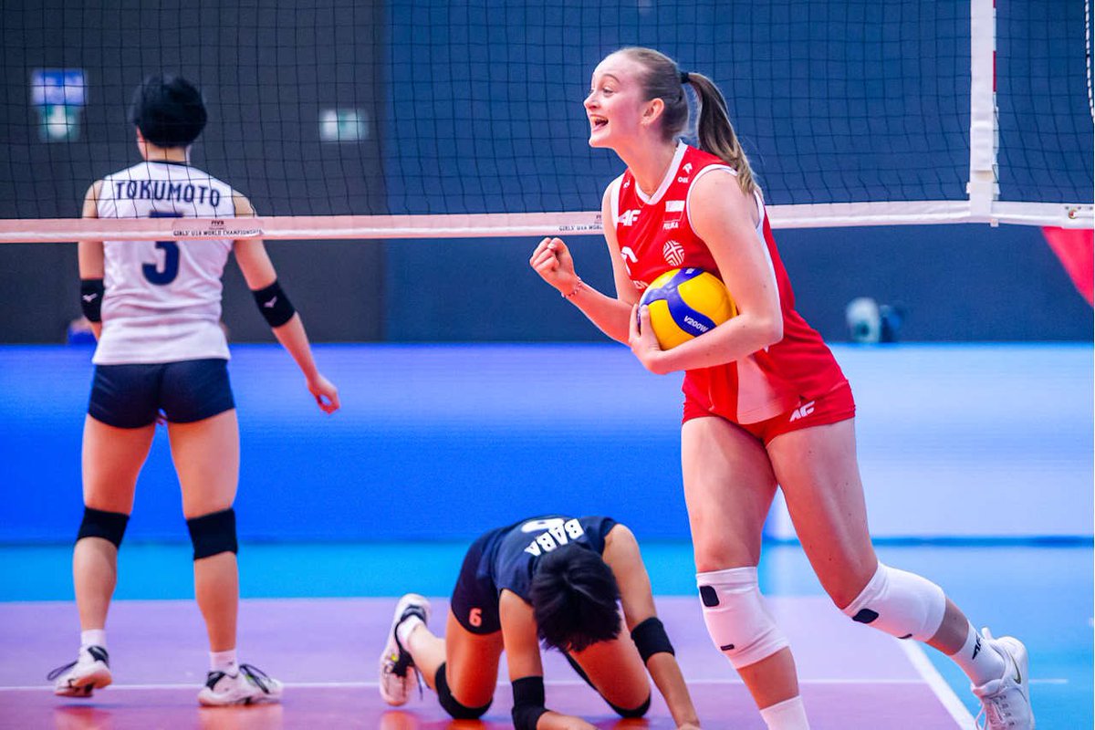 volleytrails's tweet image. 🇵🇱 Poland advanced to the semifinals after sweeping 🇯🇵 Japan in straight sets: 25-20, 25-19, 27-25.
#FIVBU19 #volleyball
📸 Volleyball World