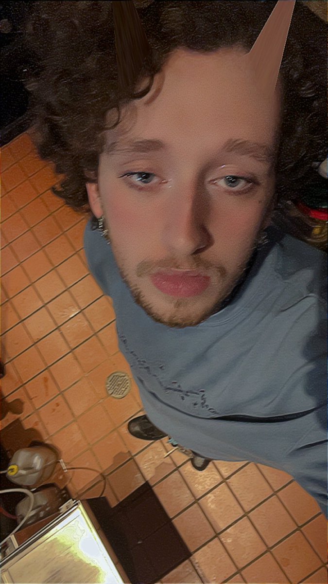 NonRinary's tweet image. eternally horny and chronically online