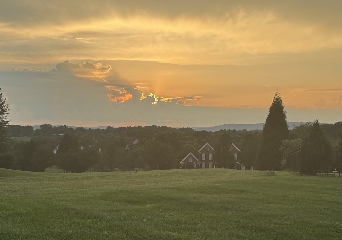 StewartVerdery's tweet image. Sunset in Hamilton VA ….@capitalweather @PoPville @dcstormchaser @StormHour
