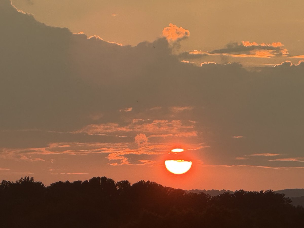 StewartVerdery's tweet image. Sunset in Hamilton VA ….@capitalweather @PoPville @dcstormchaser @StormHour