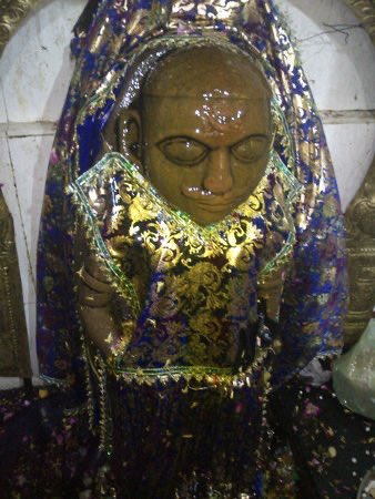जब शनि साढ़ेसाती चल रही हो तो शनि देव महाराज जी के इस सरूप के दर्शन अति उत्तम एवं शुभ है