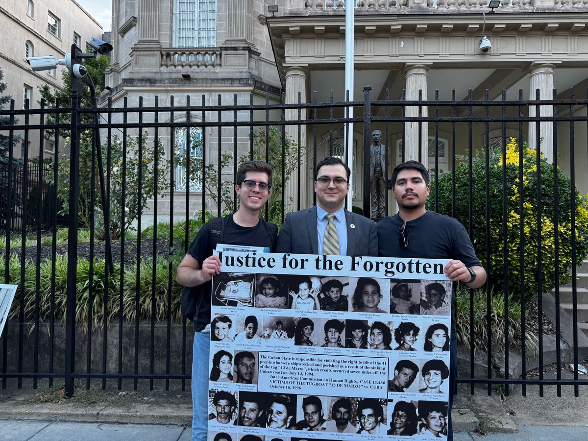 <a href="/SFLAlumni/">Alumni For Liberty</a> at the vigil tonight in front of the Cuban embassy.

#11JVive #11JCuba