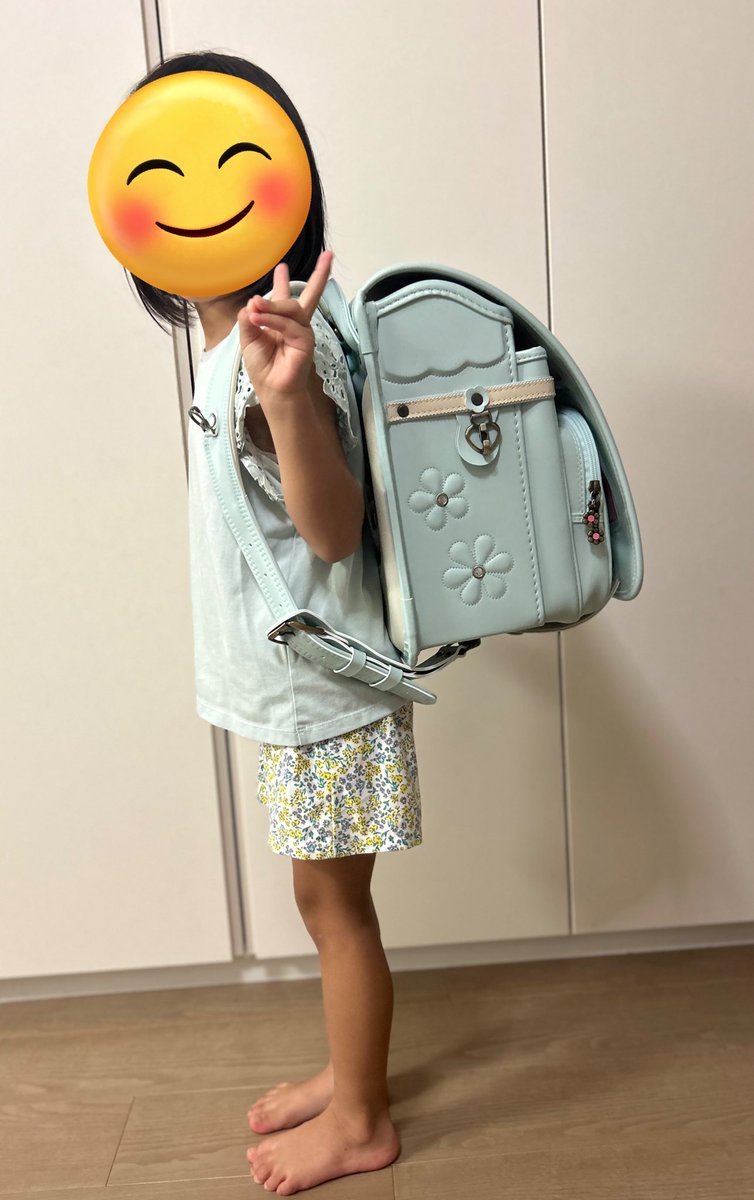 mihodes1's tweet photo. ランドセルを背負うと、お姉さん感が増し増し。身長体重共に成長曲線の下の方だけど、大き��なったなぁ… https://t.co/i66F1zZA4C