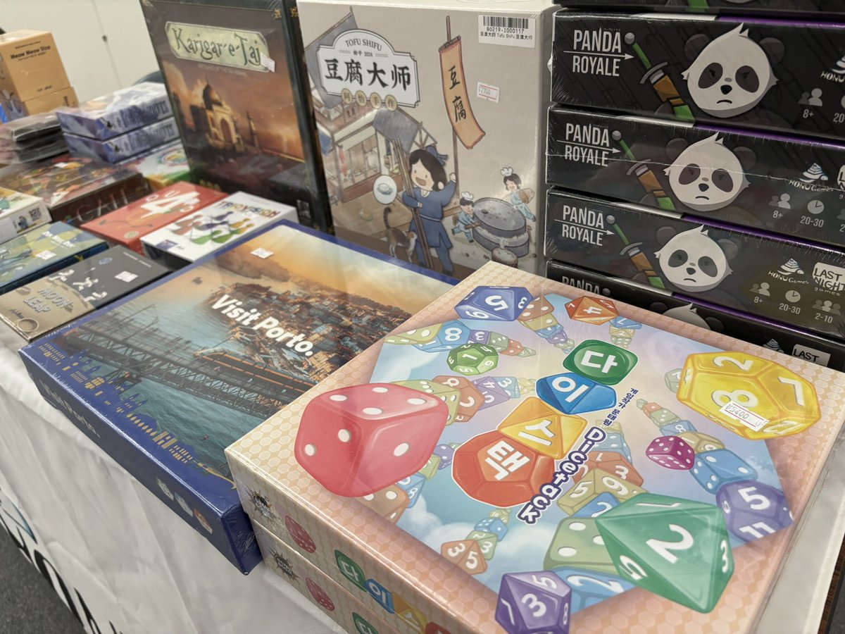 おはようございます。
「はままつボードゲーム祭 2025」の設営が完了しました！
イベント分のパンダロイヤルや、ご好評いただいているダイスタックなどございます。
ぜひ見に来てください。
#はままつボードゲーム祭2025