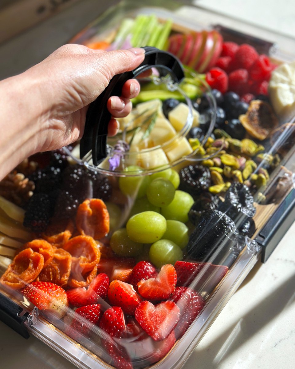 Summer travel plans? Sarah's "carcuterie boards" are totally road trip ready: thedeliciouslife.com/healthy-road-t…
#cagrown #charcuterie #carcuterie #roadtrip <a href="/thedelicious/">sarah | thedelicious</a> @realcalifmilk @grapesfromca @cawalnuts <a href="/calapples/">Apples82</a> @caprunes <a href="/cafigs/">California Figs</a> @calblueberries