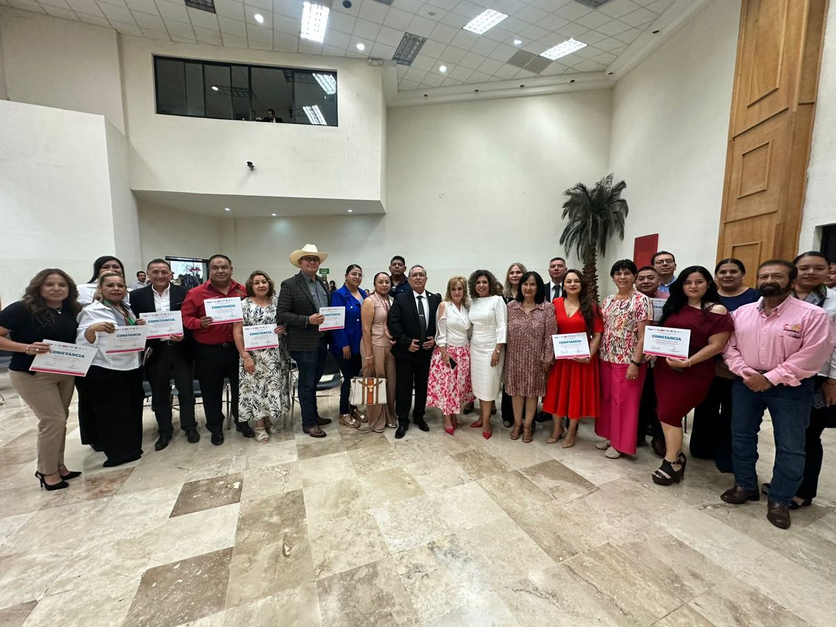 Se llevó a cabo la clausura del taller de mediación de la Región Carbonífera, en el cual nuestra directora la Dra. Maria Esther Coronado Maldonado, el profesor Gabriel Isai Cano Lopez y la Lic. Hilda Pizaña Lujan concluyeron dicho taller con éxito.¡Enhorabuena! #ImpulsoEducativo