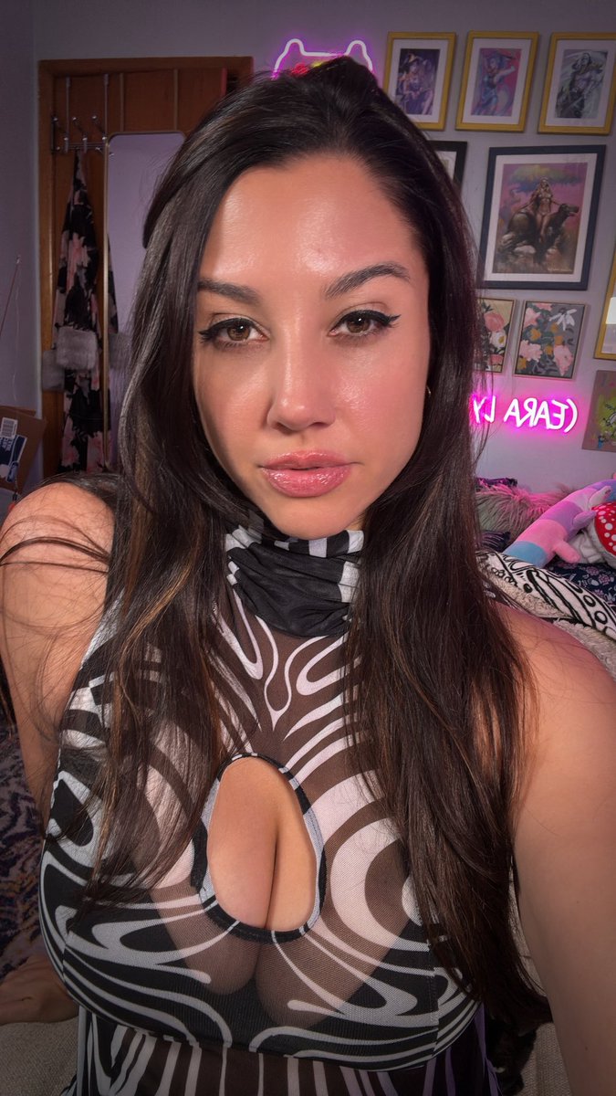 Live on twitch:
twitch.tv/cearalynch