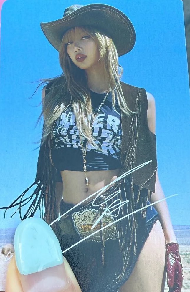 lalicebratz's tweet photo. OH WOW LISA https://t.co/tiACmW8Hm5