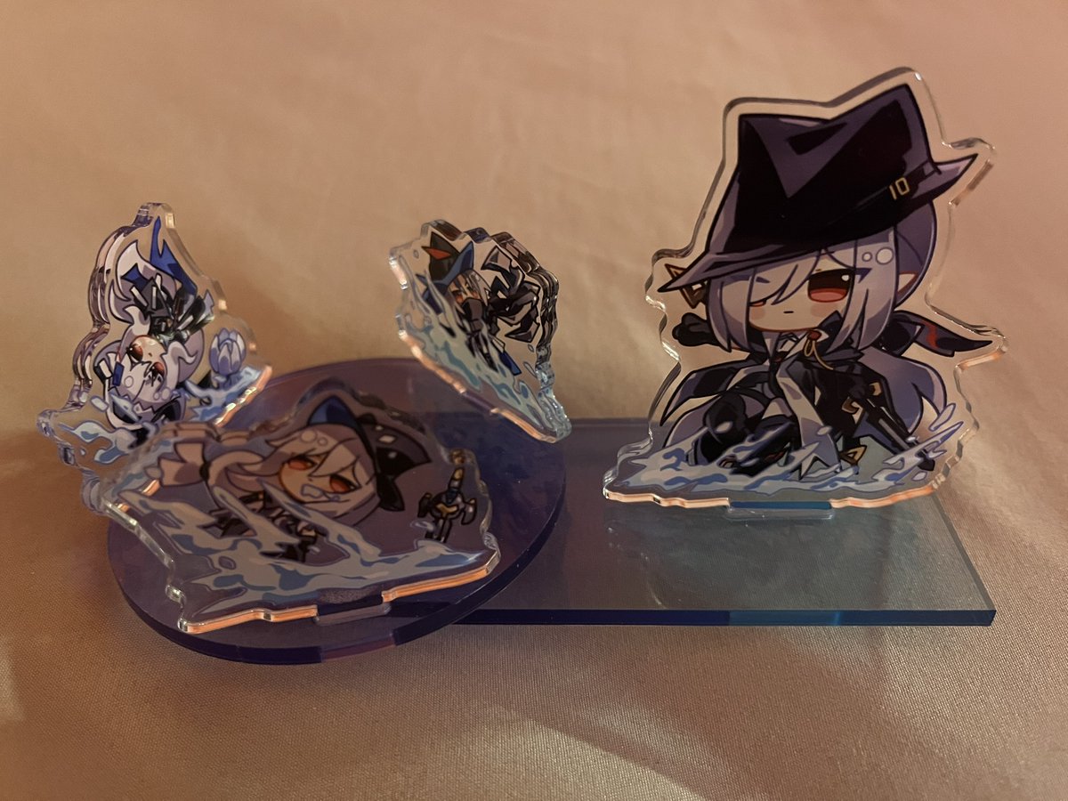 <a href="/yumitang_/">yumitang_</a> <a href="/grape______/">grape 🍇 ANYC</a> abyssal hunters spinner and a jane doe spinner for my friend (hypergryph we need clementia playable)

comiket 107 next time? 😂