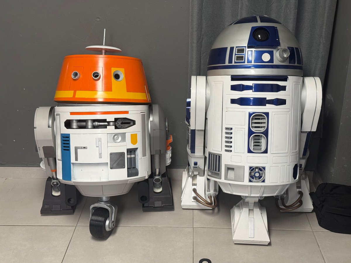 Happy to have him standing up on his own legs. C1-10P will have to go on hold after the last details are printed. Hopefully next year will have budget to finish him #StarWars #ashoka #droid