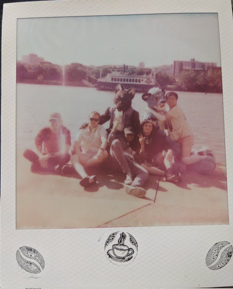 CoffeeSlusher's tweet image. Exposure go brrr but still cute photo of the group <3 @anthrocon