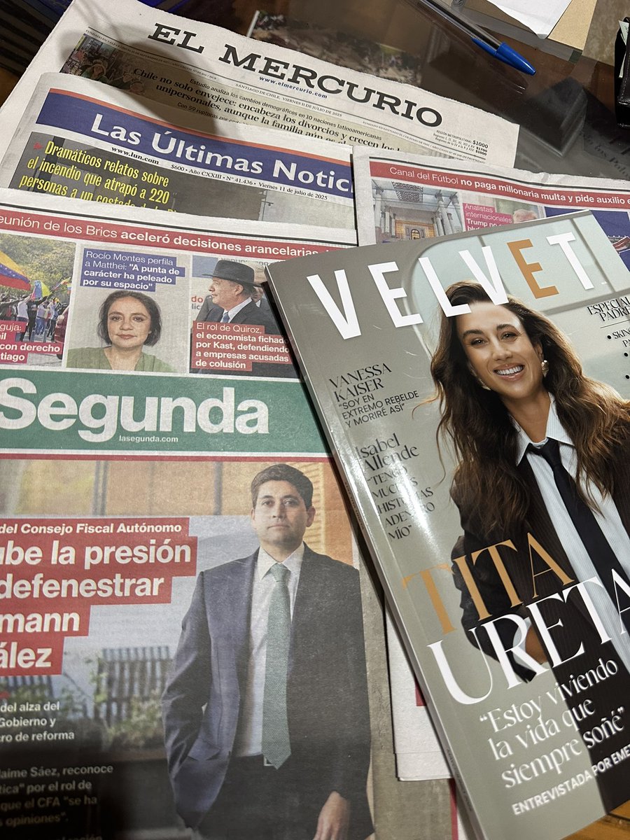 nd_locutor's tweet image. Siempre es bueno leer los medios escritos, se valora lo digital, pero el papel es rey 👑 @alegriagonzaa #Prensa #Chile #LUN @La_Segunda @revistavelvet #ElMercurio